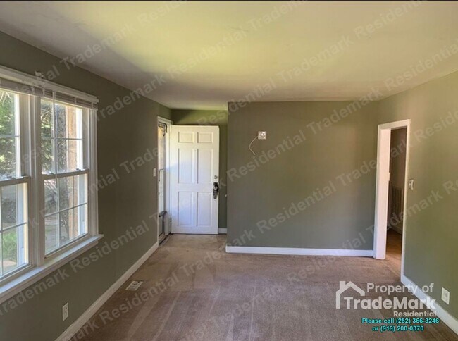 Building Photo - Spacious 4 Bedroom, 2 Bath House: Your Dre...