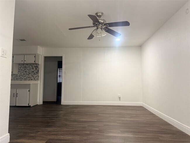 Foto del edificio - 8926 Duane St