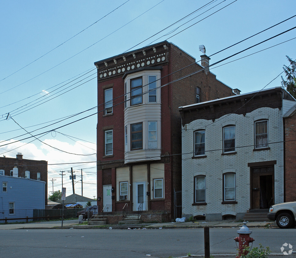 Building Photo - 521 1st St