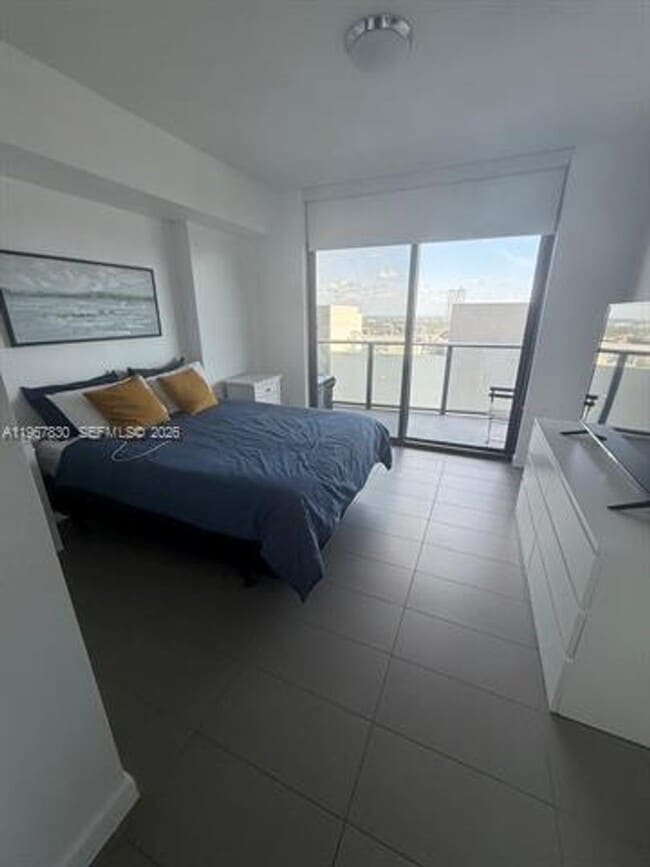 Building Photo - 1600 NE 1st Ave