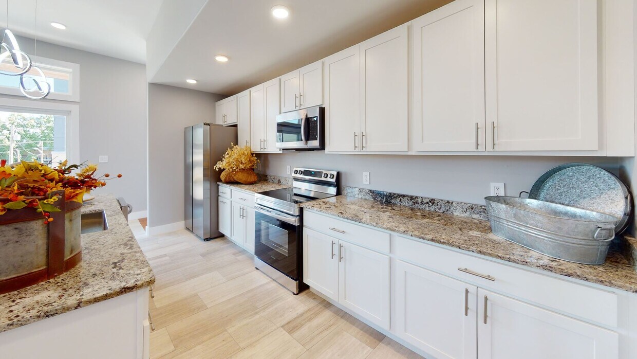Foto principal - 8BR/8BA Townhome in Fort Sanders | Rooftop...