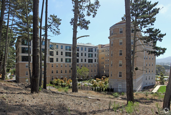 Building Photo - The Presidio Landmark