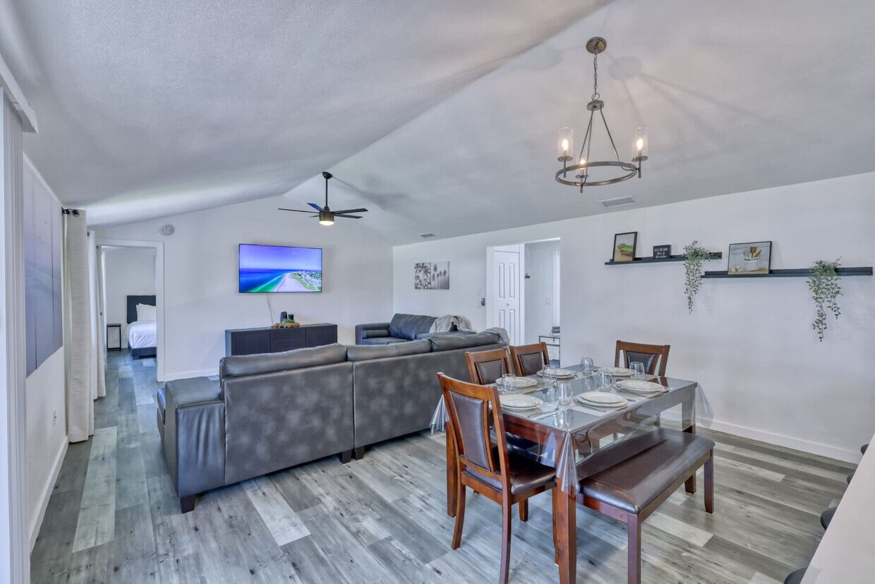 Foto principal - 6709 35th Ave W