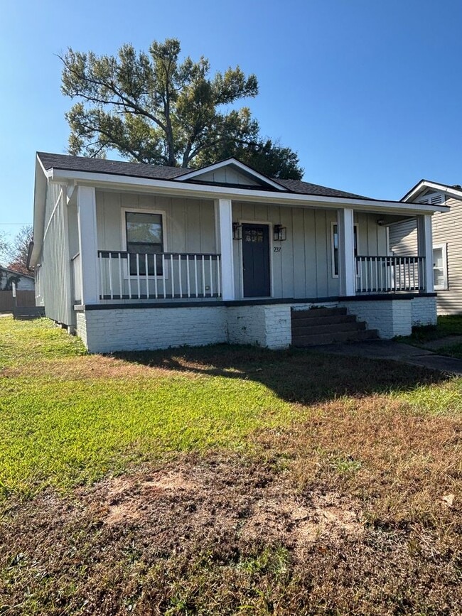 Building Photo - 5 bedrooms!! Remodeled top to bottom!