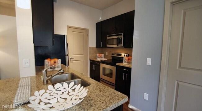 Building Photo - 2 br, 2 bath Condo - 777 Custer Rd