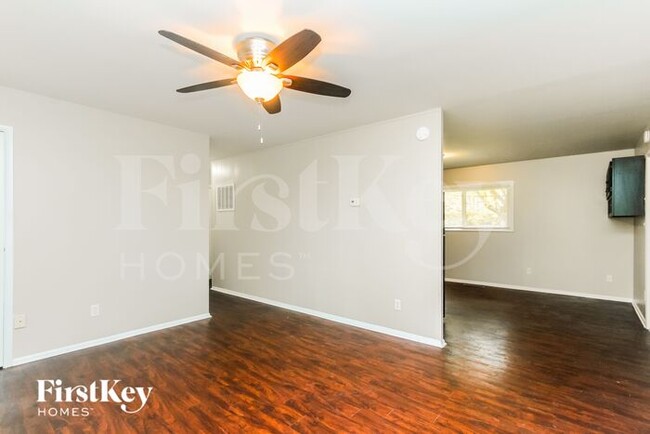 Building Photo - 1541 Younce St