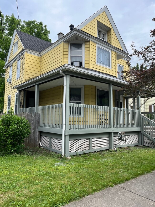 Building Photo - 10 Dellinger Ave