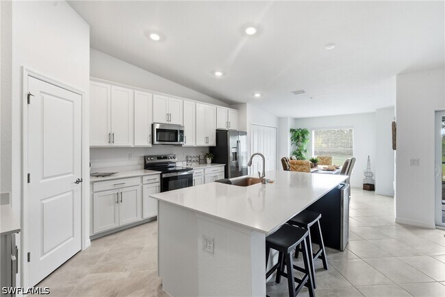 Foto del edificio - 15155 Bluffton Ln