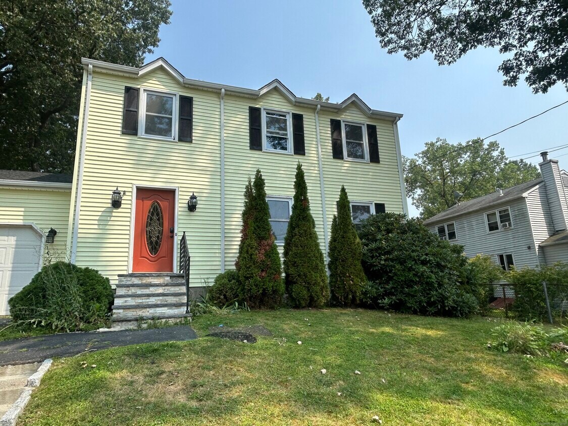 Foto principal - 14 Normandy Dr