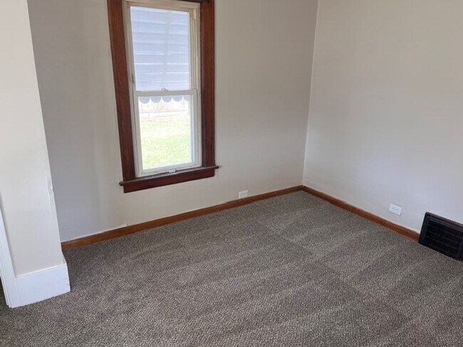 Foto del edificio - 4 Bed - 1.5 Bath - Single Family Home in Lorain