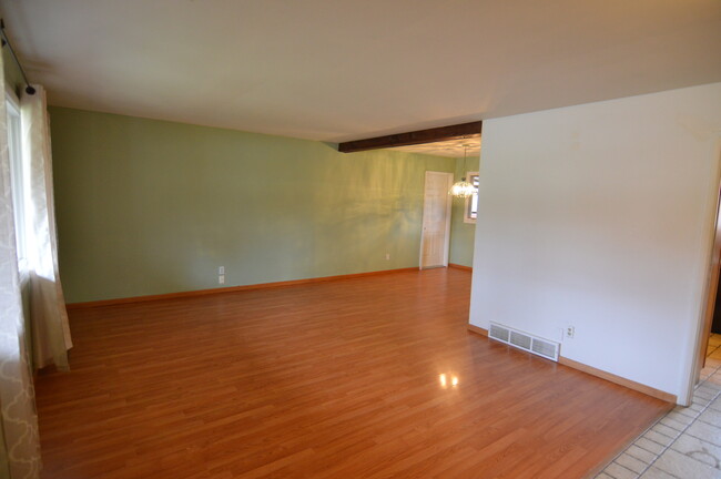Building Photo - 89 Dartmoor Dr