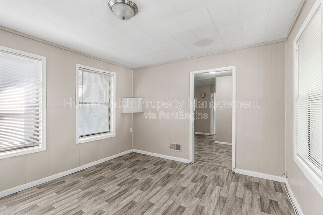 Foto del edificio - 10224 Lord Dr