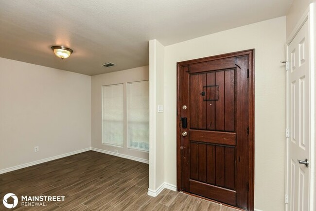 Foto del edificio - 12701 Carpenter Ln