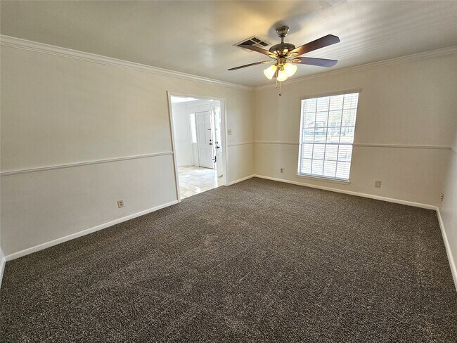 Building Photo - 347 Forest Lake Dr