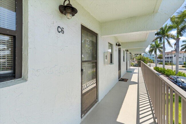 Foto del edificio - 1300 Seaway Dr