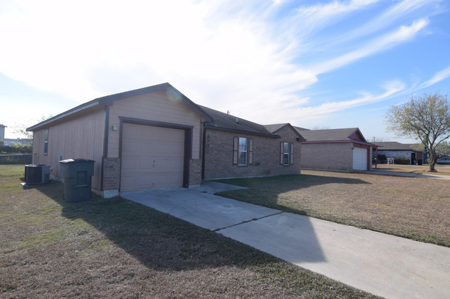 Building Photo - 3706 Palmtree Ln