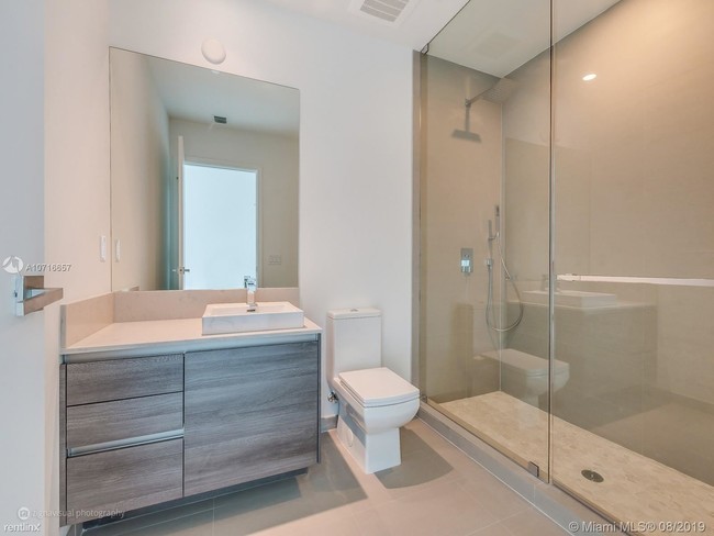 Building Photo - 3 br, 3.5 bath  - The Bond (1080 Brickell)