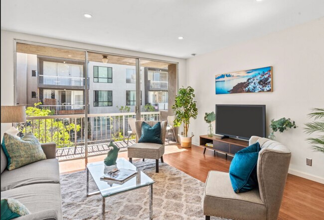 Foto del edificio - 1745 Camino Palmero St