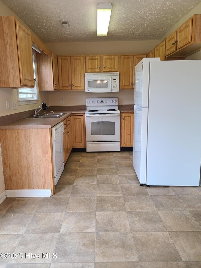 Building Photo - 9499 Huckabee Dr NE