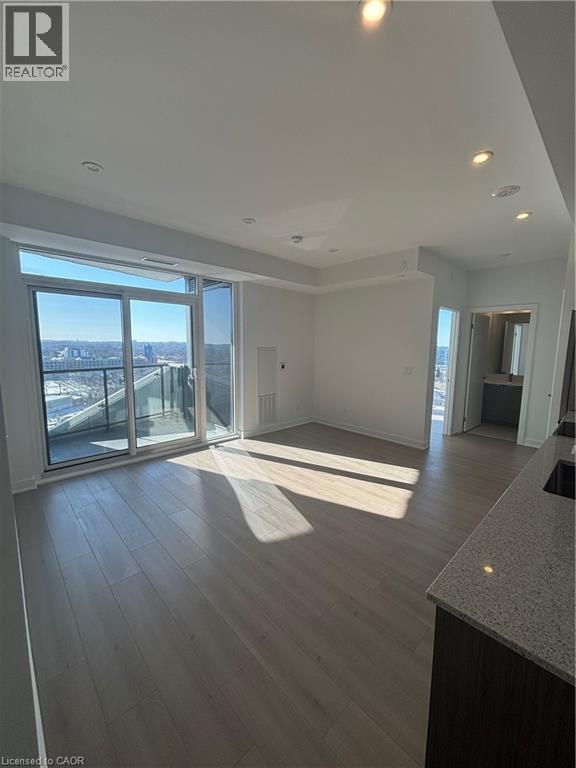 Building Photo - 25 Wellington St S