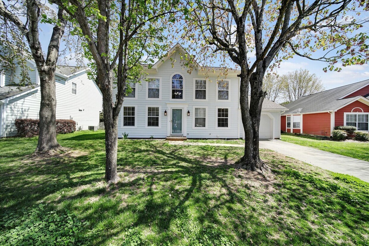 Primary Photo - Wonderful Three Bed Two and a Half Bath Ho...