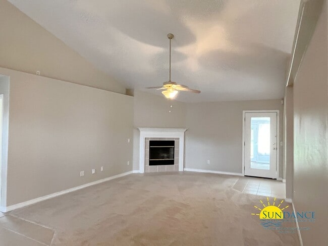 Building Photo - Freshly Painted 3 Bedroom Home in Navarre!