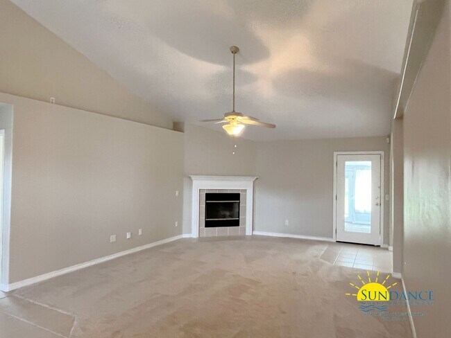 Foto del edificio - Freshly Painted 3 Bedroom Home in Navarre!