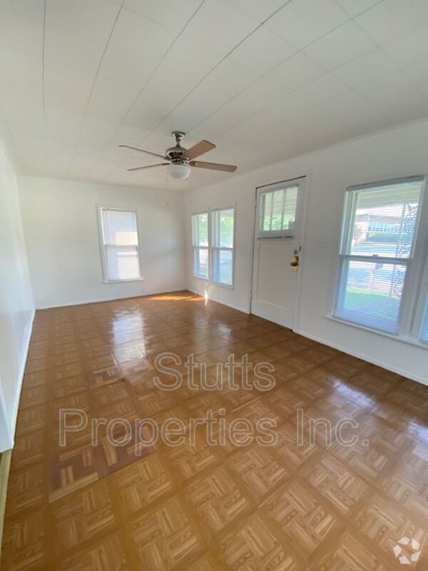 Building Photo - 116 Plum St