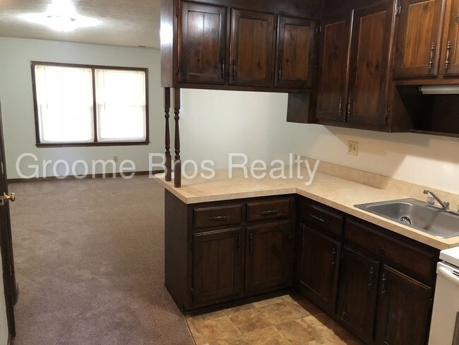 Building Photo - Newbridge Square Apartment