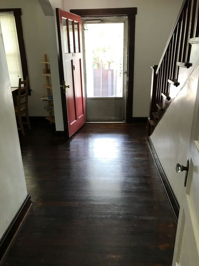Foto del edificio - 351 10th St NW