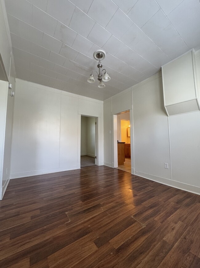 Building Photo - 503 S Logan Ave