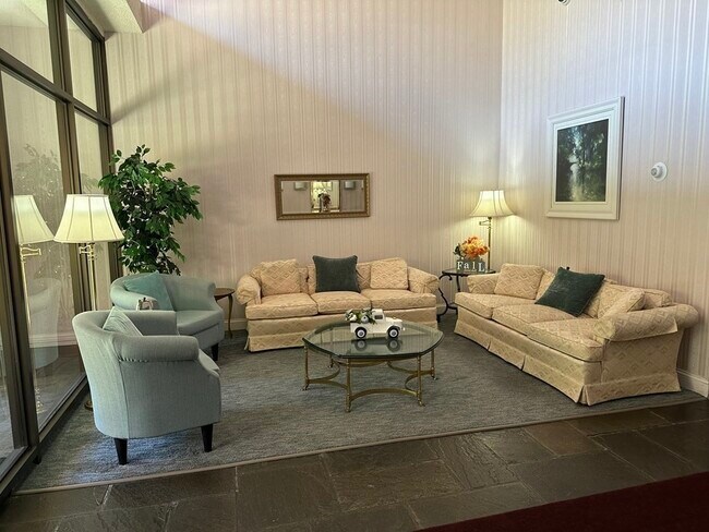 Foto del edificio - 2 Summit Dr