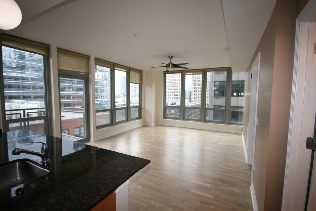 Building Photo - 565 W Quincy St