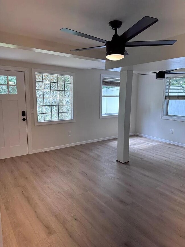 Foto del edificio - 3505 Iris St N