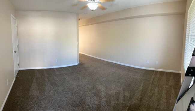 Foto del edificio - Very nice 3 bedroom 2.5 bath townhome in g...