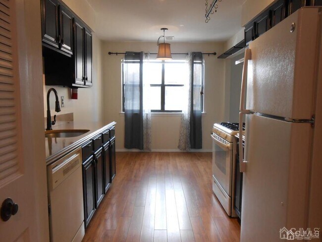 Foto del edificio - 512 Sharon Garden Ct