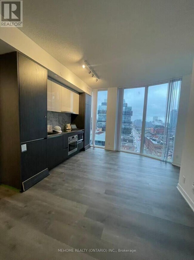 Building Photo - 180 Front St E