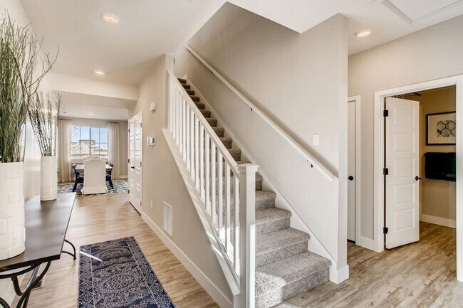 Foto del edificio - Gorgeous 3bed/3bath w/ Mountain Views - Bu...