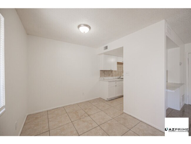 Foto del edificio - Discover Comfort and Style in this Phoenix...