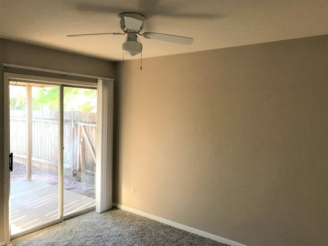Building Photo - 700 Vassar Ct