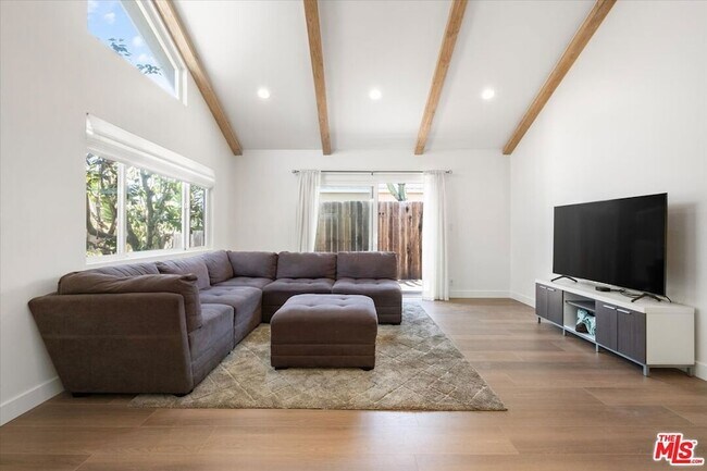 Foto del edificio - 4131 Tivoli Avenue