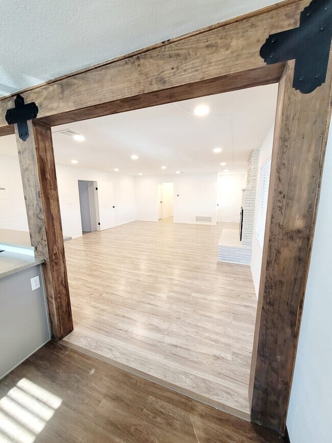 Building Photo - 36744 Vista del Lago St
