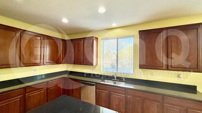 Foto del edificio - 1118 E Euclid Ave