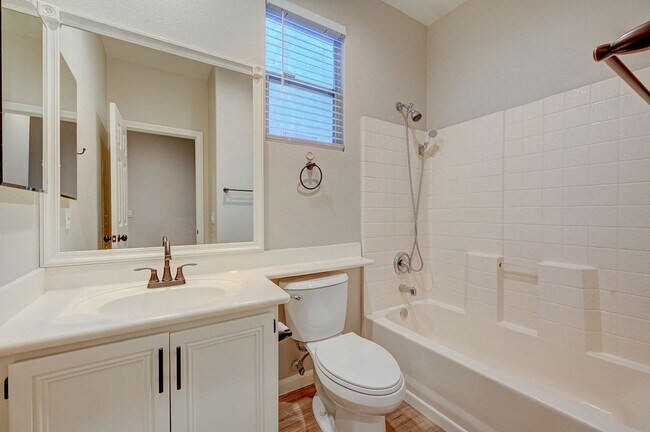 Building Photo - 3 bedroom 2 bath home in Silverado Ranch