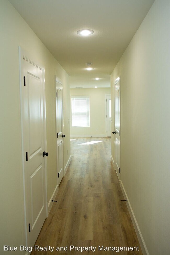 Foto del edificio - 3 br, 2.5 bath House - 148 N Centennial Ave.