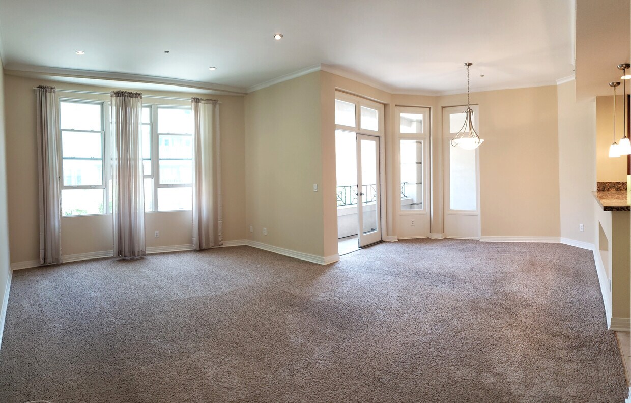 Living and Dining area - 650 Columbia St