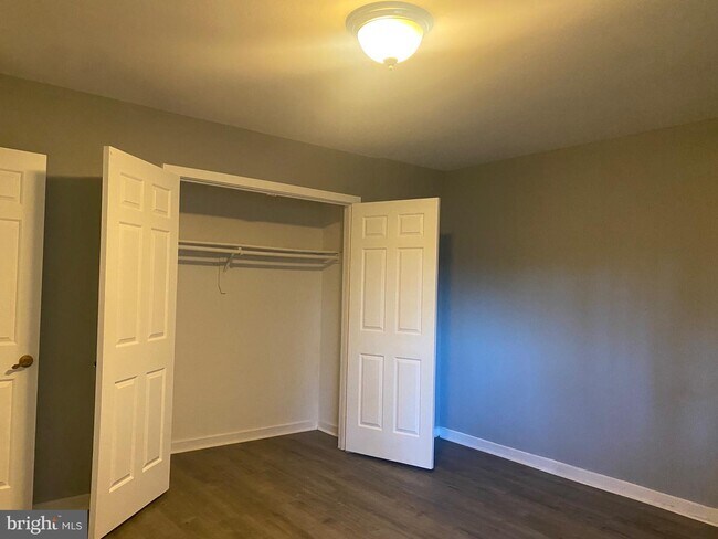 Building Photo - 3813 Fort Hill Dr