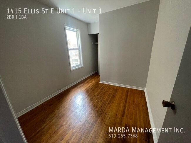 Photo du bâtiment - SPACIOUS 2BED/1BATH MAIN FLOOR UNIT IN WAL...