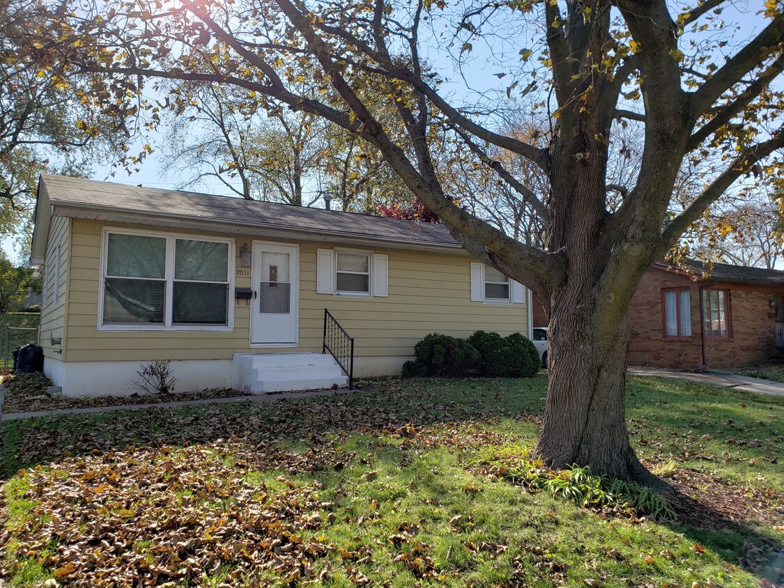 2011 Oak St, Bettendorf, IA 52722 House Rental in Bettendorf, IA