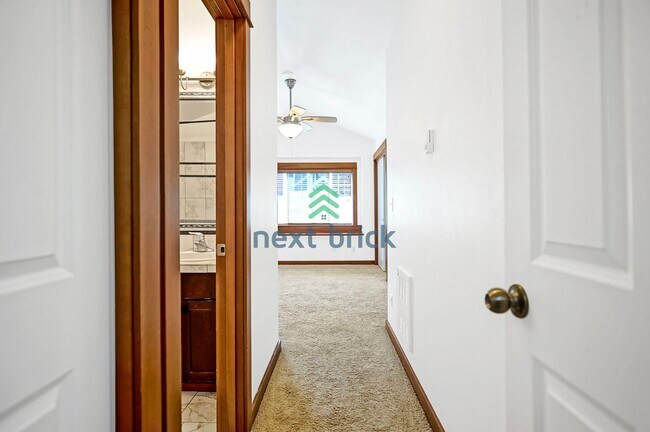 Foto del edificio - 3 BED & 3 BATH TOWNHOME FOR RENT